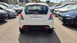 
										Lancia YPSILON HYBRID SILVER 2022 completo									
