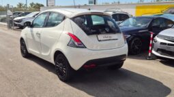 
										Lancia YPSILON HYBRID SILVER 2022 completo									