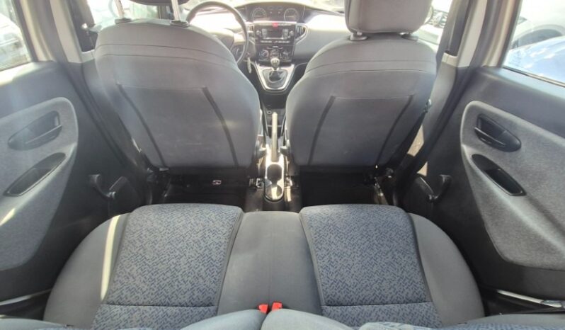 
								Lancia YPSILON HYBRID SILVER 2022 completo									