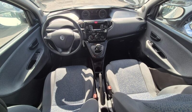 
								Lancia YPSILON HYBRID SILVER 2022 completo									