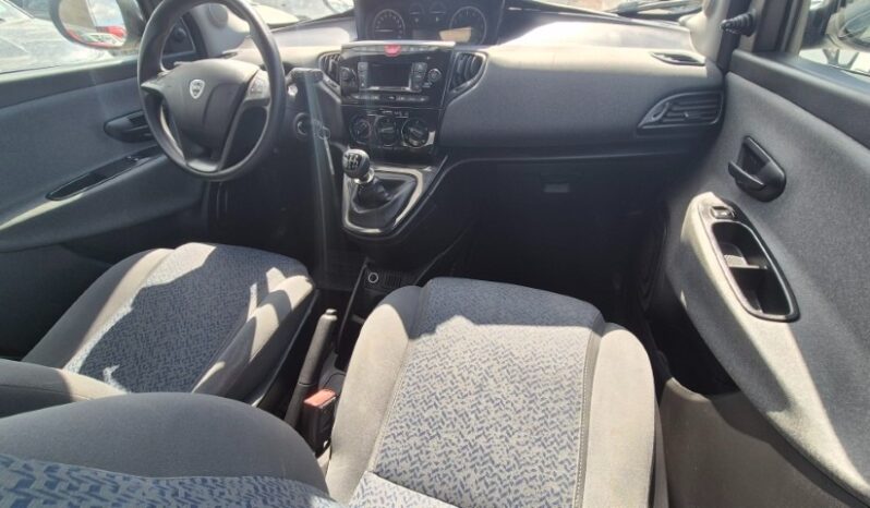 
								Lancia YPSILON HYBRID SILVER 2022 completo									