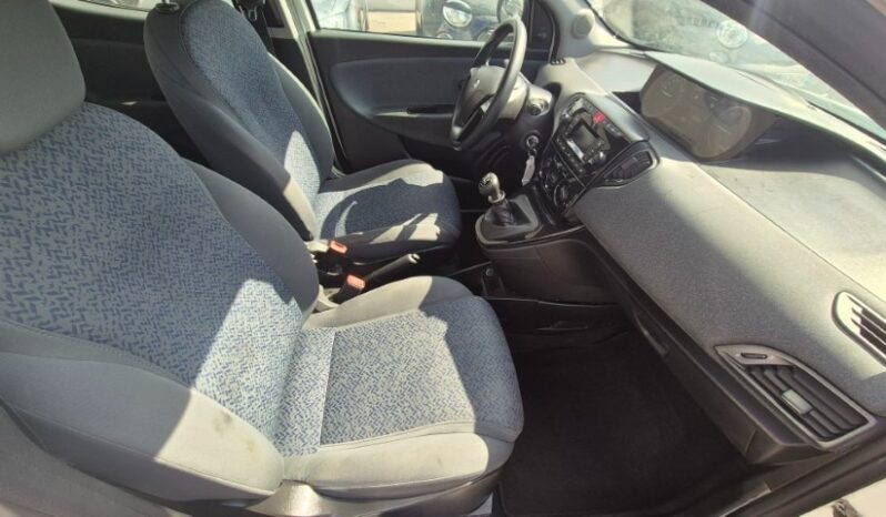 
								Lancia YPSILON HYBRID SILVER 2022 completo									