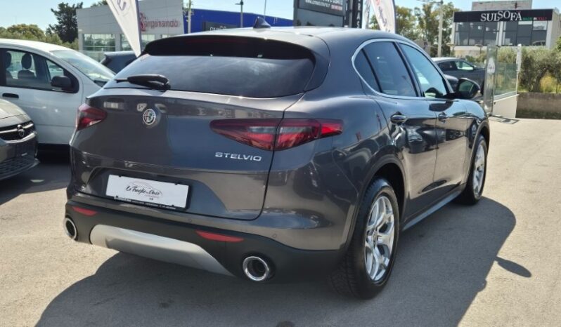 
								ALFA R. Stelvio Q4 AT8 BUSINESS 2017 completo									