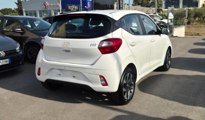 
								Hyundai I10 CONNECTLINE 2025 completo									