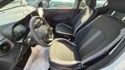 
										Hyundai I10 CONNECTLINE 2025 completo									