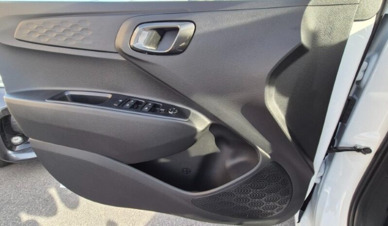 
								Hyundai I10 CONNECTLINE 2025 completo									