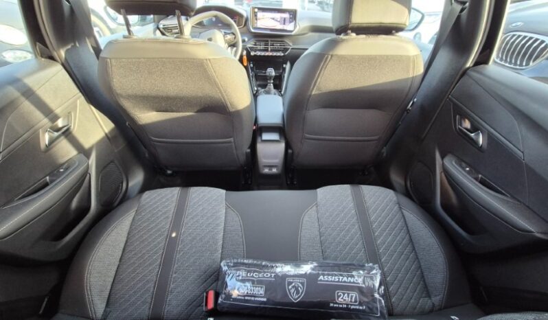 
								Peugeot 208 ALLURE 2025 completo									