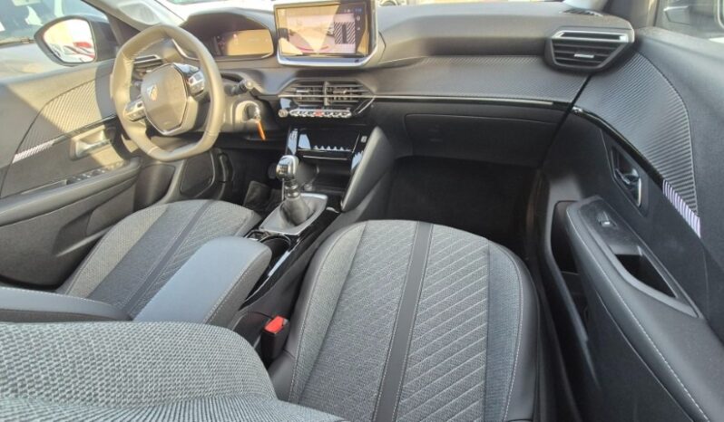 
								Peugeot 208 ALLURE 2025 completo									