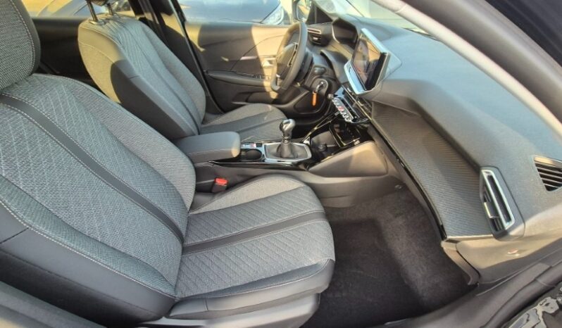 
								Peugeot 208 ALLURE 2025 completo									