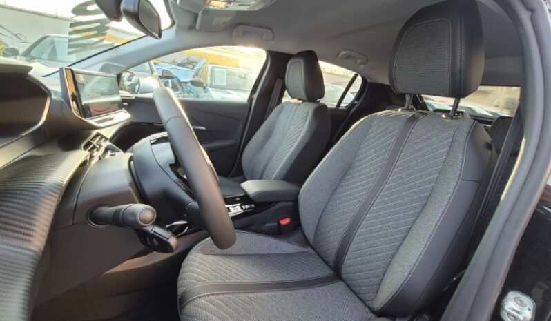 
								Peugeot 208 ALLURE 2025 completo									