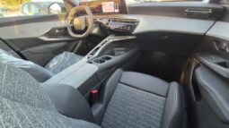 
										Peugeot 3008 HYBRID E-DCS6 ALLURE PARONAM PACK 2025 completo									