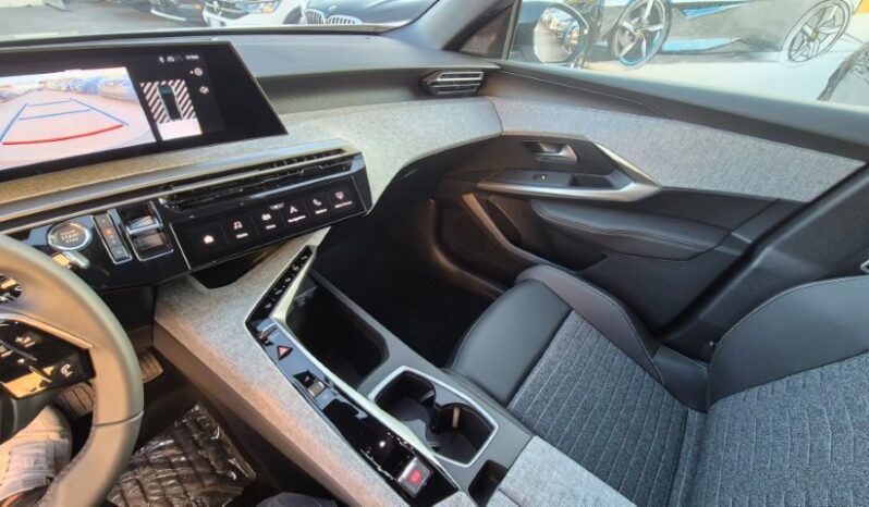 
								Peugeot 3008 HYBRID E-DCS6 ALLURE PARONAM PACK 2025 completo									