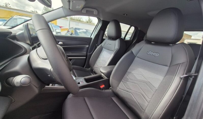 
								Jeep AVENGER SUMMIT 2025 completo									
