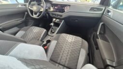 
										Volkswagen TAIGO TSI R-LINE (TETTUCCIO APRIBILE) 2024 completo									