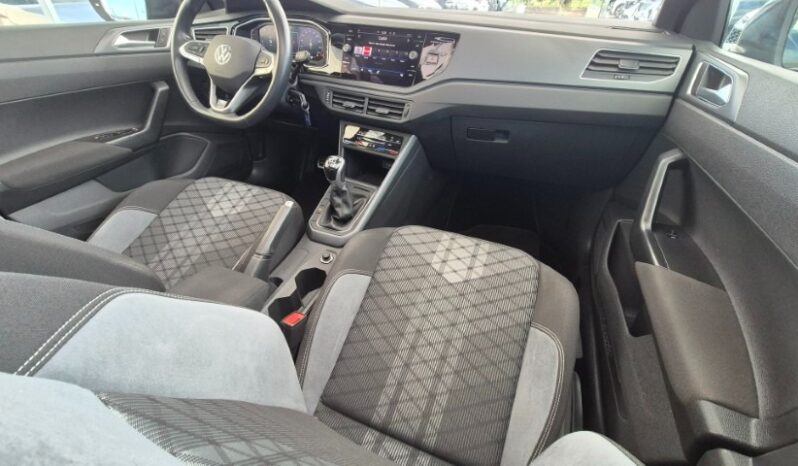 
								Volkswagen TAIGO TSI R-LINE (TETTUCCIO APRIBILE) 2024 completo									