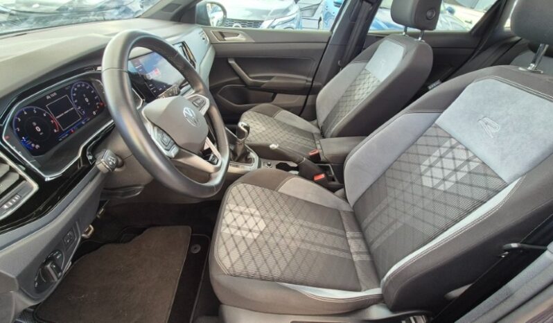 
								Volkswagen TAIGO TSI R-LINE (TETTUCCIO APRIBILE) 2024 completo									