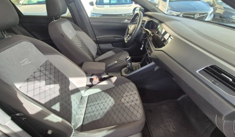 
								Volkswagen TAIGO TSI R-LINE (TETTUCCIO APRIBILE) 2022 completo									