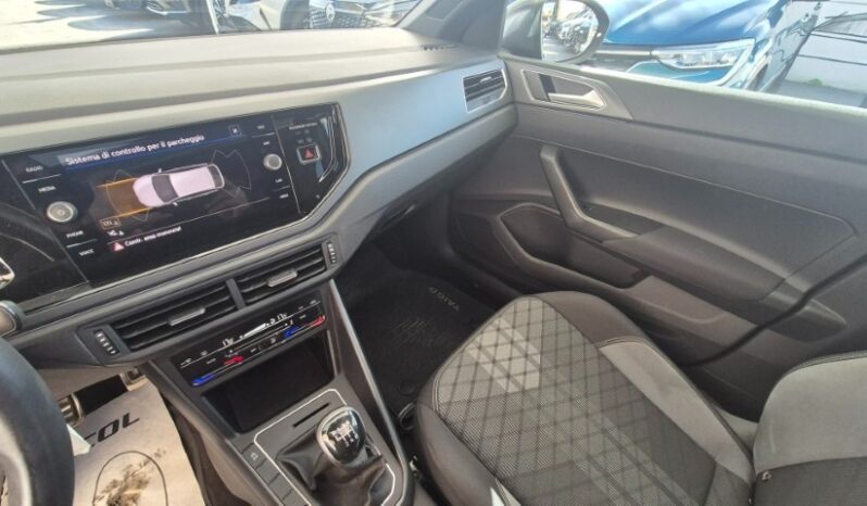 
								Volkswagen TAIGO TSI R-LINE (TETTUCCIO APRIBILE) 2022 completo									