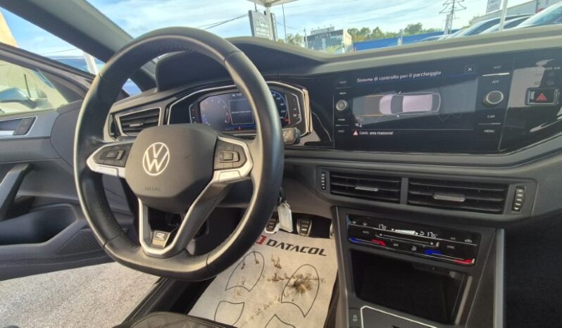 
								Volkswagen TAIGO TSI R-LINE (TETTUCCIO APRIBILE) 2022 completo									