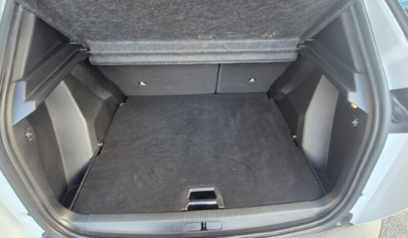 
								Peugeot 2008 EAT8 GT 2024 completo									