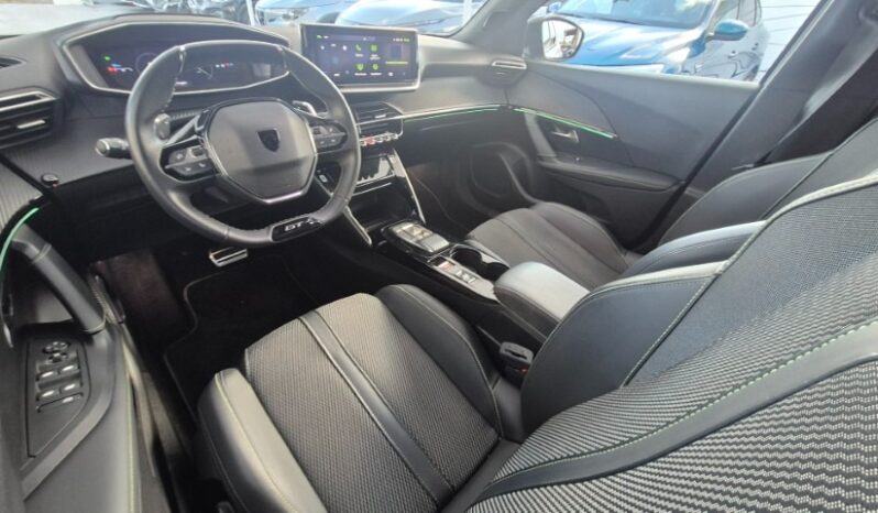 
								Peugeot 2008 EAT8 GT 2024 completo									