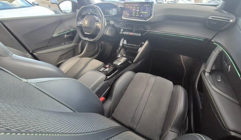 
								Peugeot 2008 EAT8 GT 2024 completo									