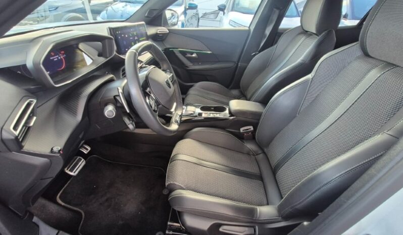 
								Peugeot 2008 EAT8 GT 2024 completo									