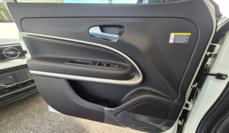 
								Jeep AVENGER SUMMIT 2024 completo									