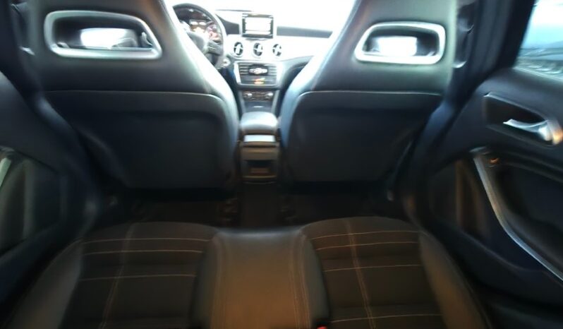 
								Mercedes GLA 180 CDI 2015 completo									