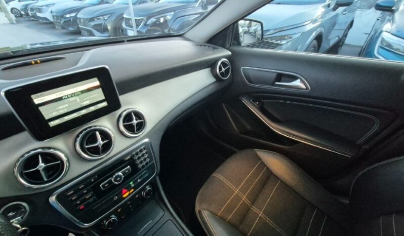 
								Mercedes GLA 180 CDI 2015 completo									