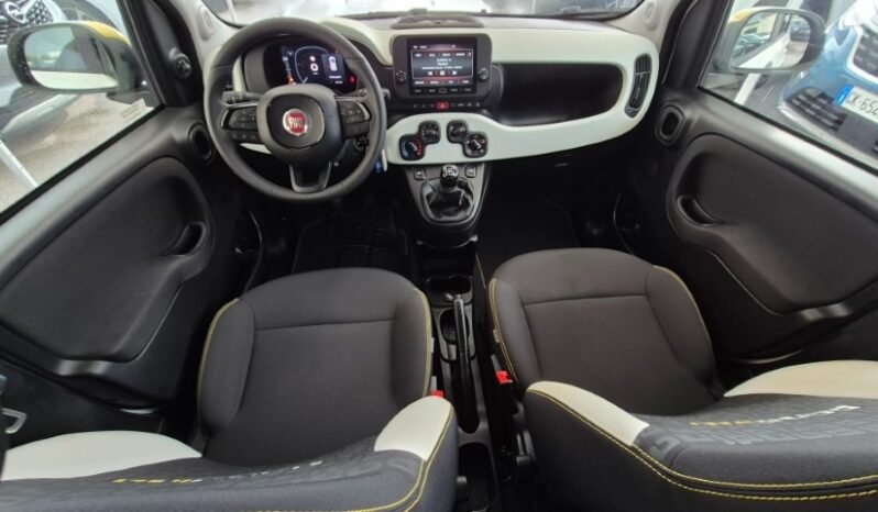 
								Fiat PANDINA HYBRID CROSS 2025 completo									