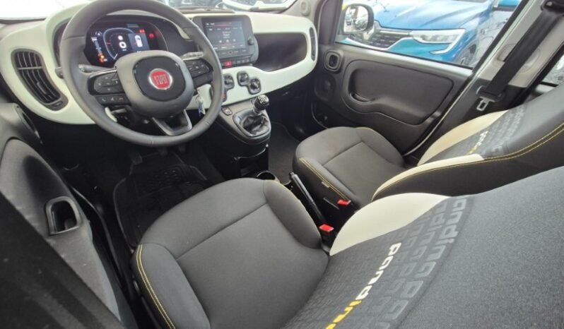 
								Fiat PANDINA HYBRID CROSS 2025 completo									