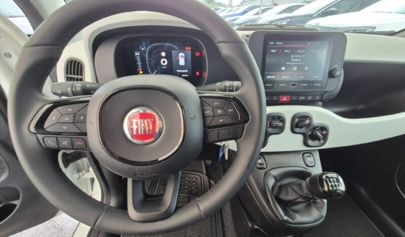 
								Fiat PANDINA HYBRID CROSS 2025 completo									