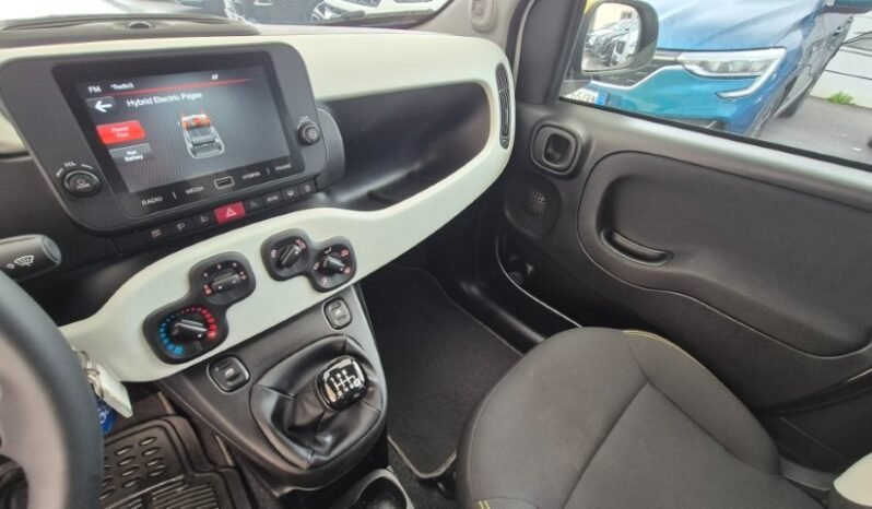 
								Fiat PANDINA HYBRID CROSS 2025 completo									