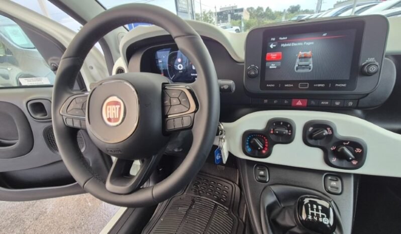 
								Fiat PANDINA HYBRID CROSS 2025 completo									