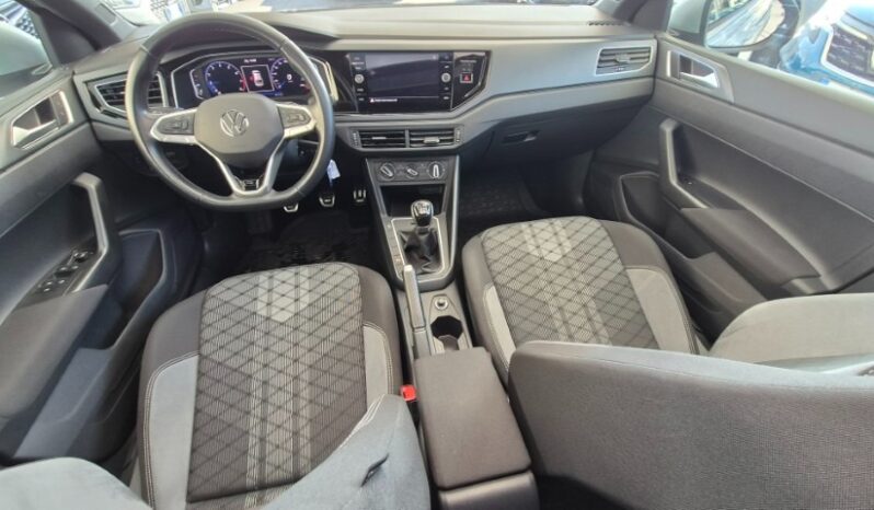 
								Volkswagen TAIGO TSI R-LINE (TETTUCCIO APRIBILE) 2022 completo									