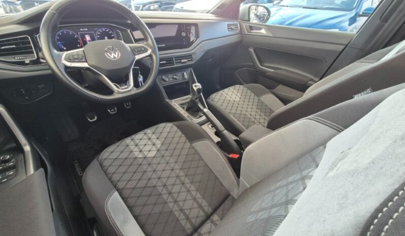 
								Volkswagen TAIGO TSI R-LINE (TETTUCCIO APRIBILE) 2022 completo									