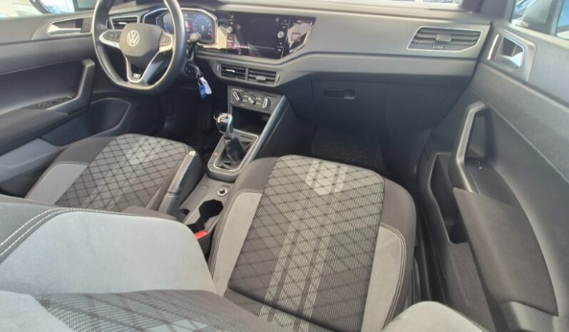 
								Volkswagen TAIGO TSI R-LINE (TETTUCCIO APRIBILE) 2022 completo									