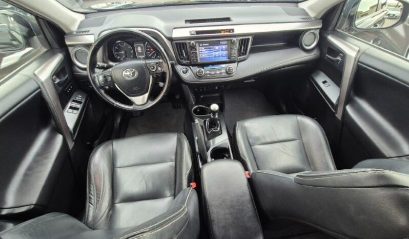 
								Toyota RAV4 2WD LOUNGE 2017 completo									
