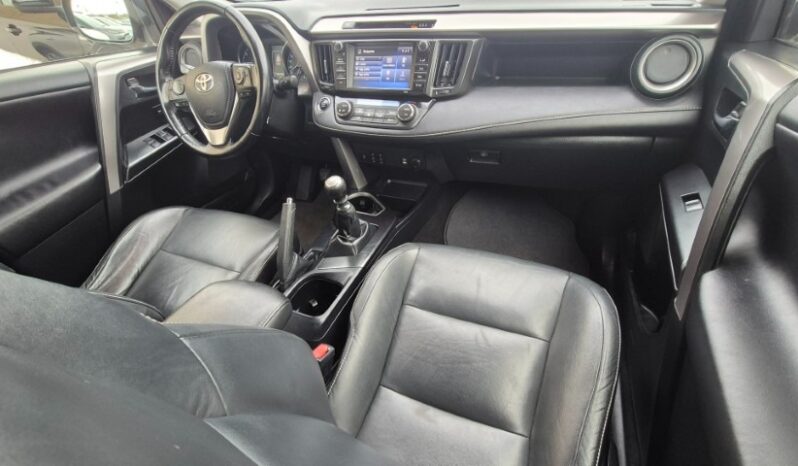 
								Toyota RAV4 2WD LOUNGE 2017 completo									