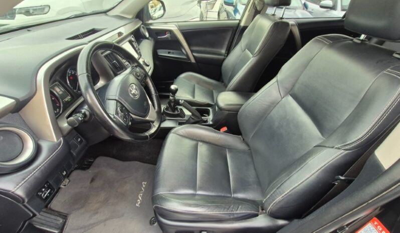 
								Toyota RAV4 2WD LOUNGE 2017 completo									