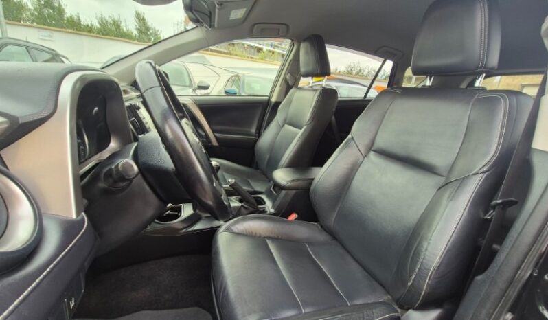 
								Toyota RAV4 2WD LOUNGE 2017 completo									