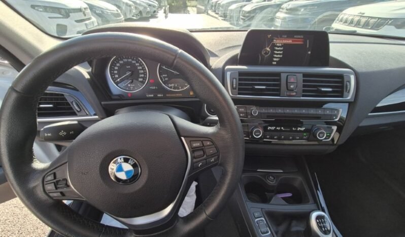 
								BMW 116D D URBAN 2017 completo									