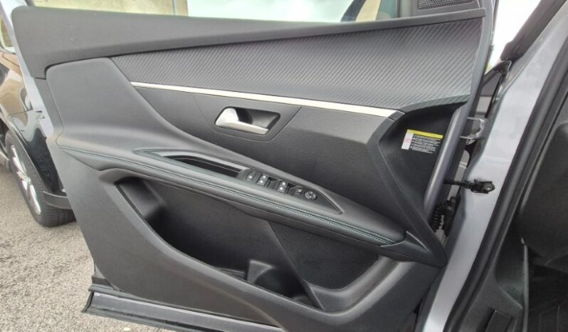 
								Peugeot 3008 BLUEHDI (EAT8) ALLURE PACK 2023 completo									