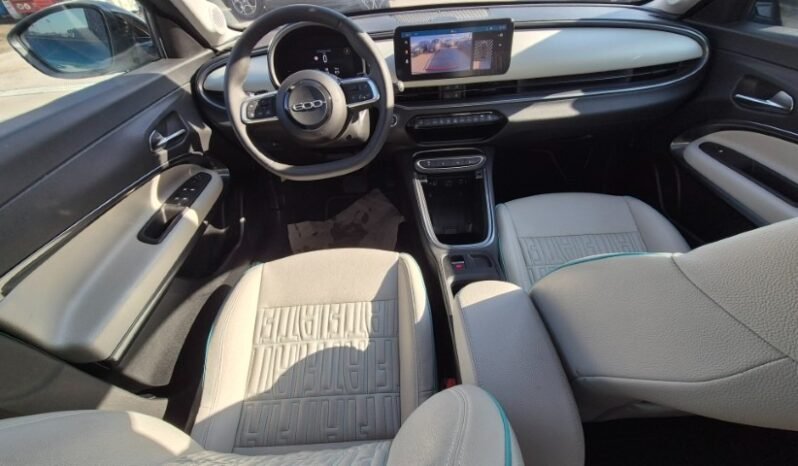 
								Fiat 600 DCT MHEV LA PRIMA 2025 completo									