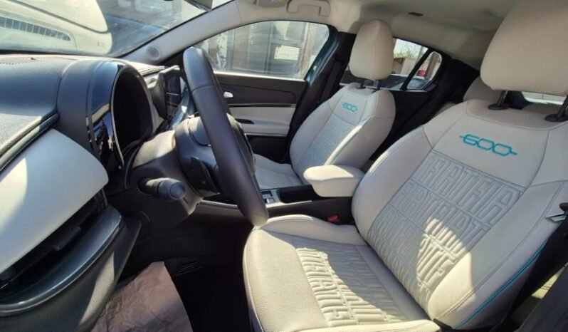 
								Fiat 600 DCT MHEV LA PRIMA 2025 completo									