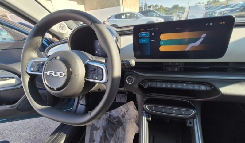 
								Fiat 600 DCT MHEV LA PRIMA 2025 completo									