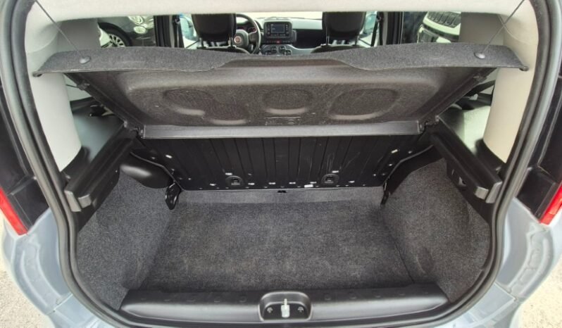 
								Fiat panda HYBRID CITY LIFE 2023 completo									