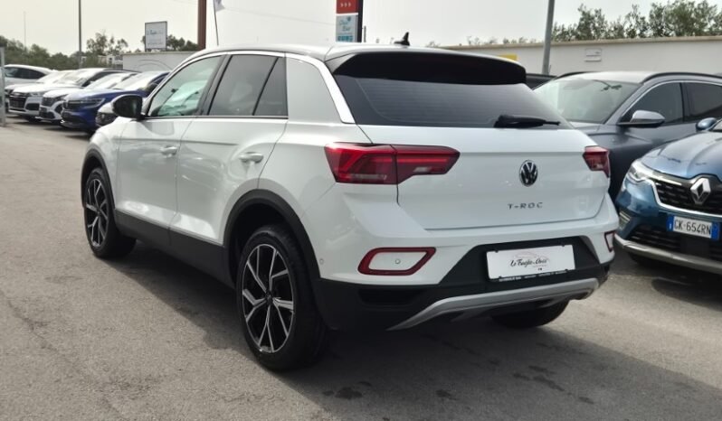 
								Volkswagen T-ROC TSI LIFE 2023 completo									