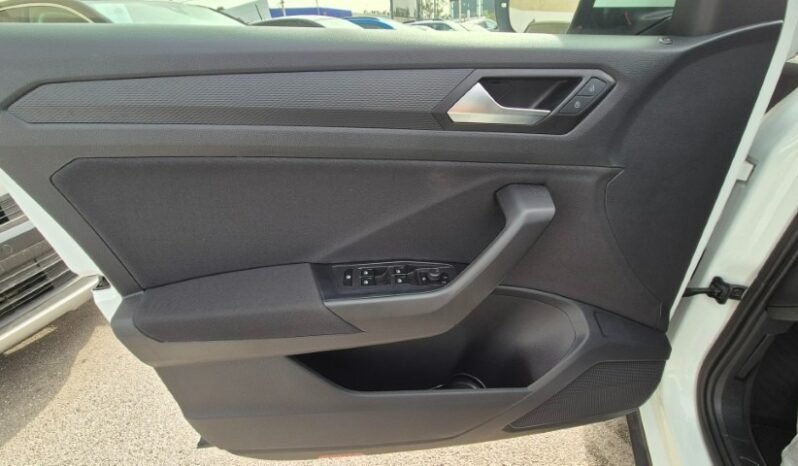 
								Volkswagen T-ROC TSI LIFE 2023 completo									